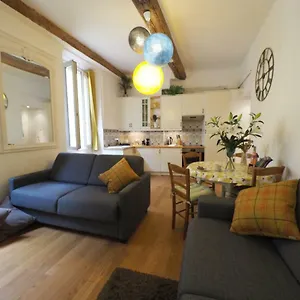  Apartment 2 Bedroom Old Town Centre France